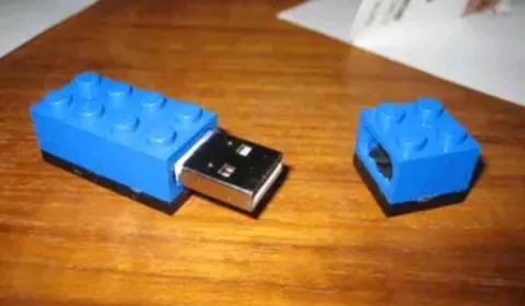 How To Turn A Lego Block Into A USB Flash Drive